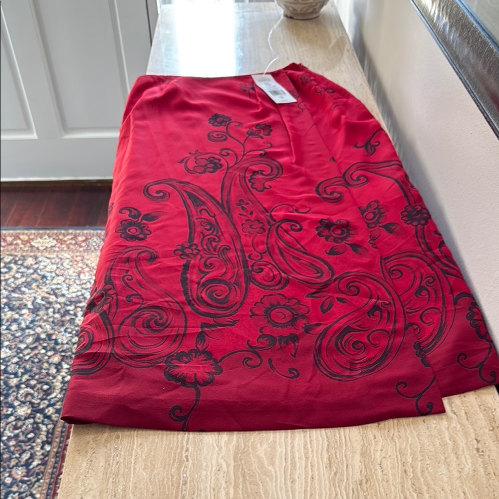 Red Skirt with Black Floral Design Chaus Size 10 New with Tags